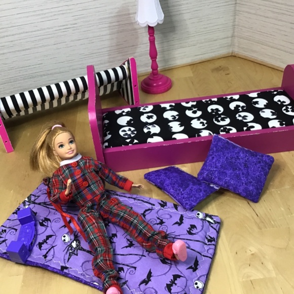 Barbie Doll and Bed - Picture 8 of 9